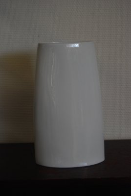 Vas oval