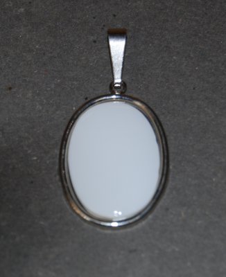 Medaljong Platinafärg 30x22mm