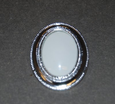Brosch Silverfärg platta 25x17mm