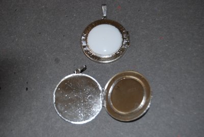 Medaljong Silverfärg Öppningsbar platta 20mm